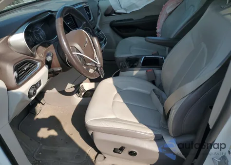 2017 Chrysler Pacifica Touring L Plus z USA, uszkodzony, nr VIN 2C4RC1EG3HR560610